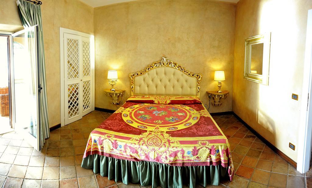 Hotel Porto Pirgos Parghelia Extérieur photo